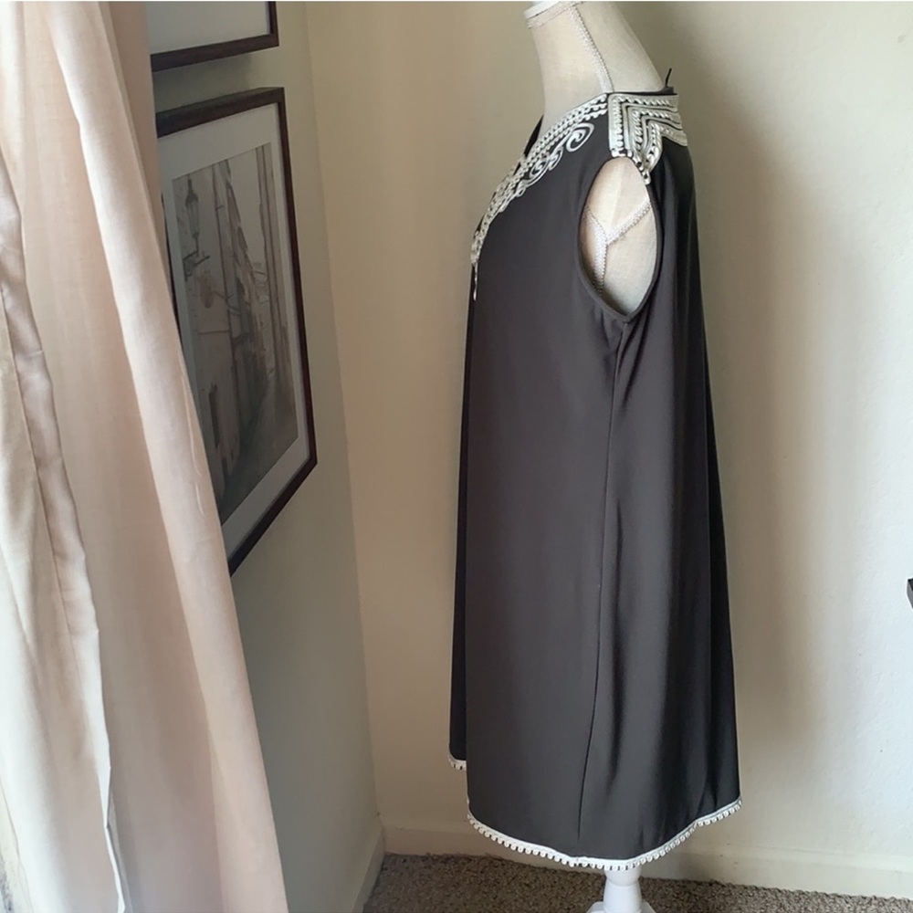 Alfani Size 0X Sleeveless Gray & Ivory Embroidered Detail Shift Dress Coastal - Picture 11 of 15